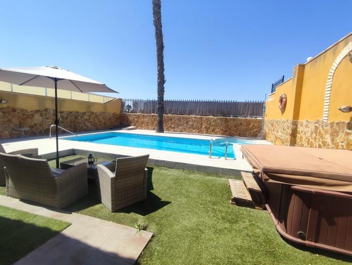 SPECTACULAR VILLA WITH 6 BEDROOMS AND 4 BATHROOMS IN AGUAS NUEVAS