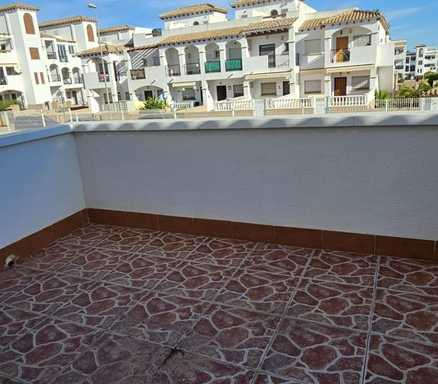 ORIHUELA COSTA EXCLUSIVA: ZENIAMAR 3, 4 HABS AMPLIO JARDIN PISCINA COM 320.000 EUROS!