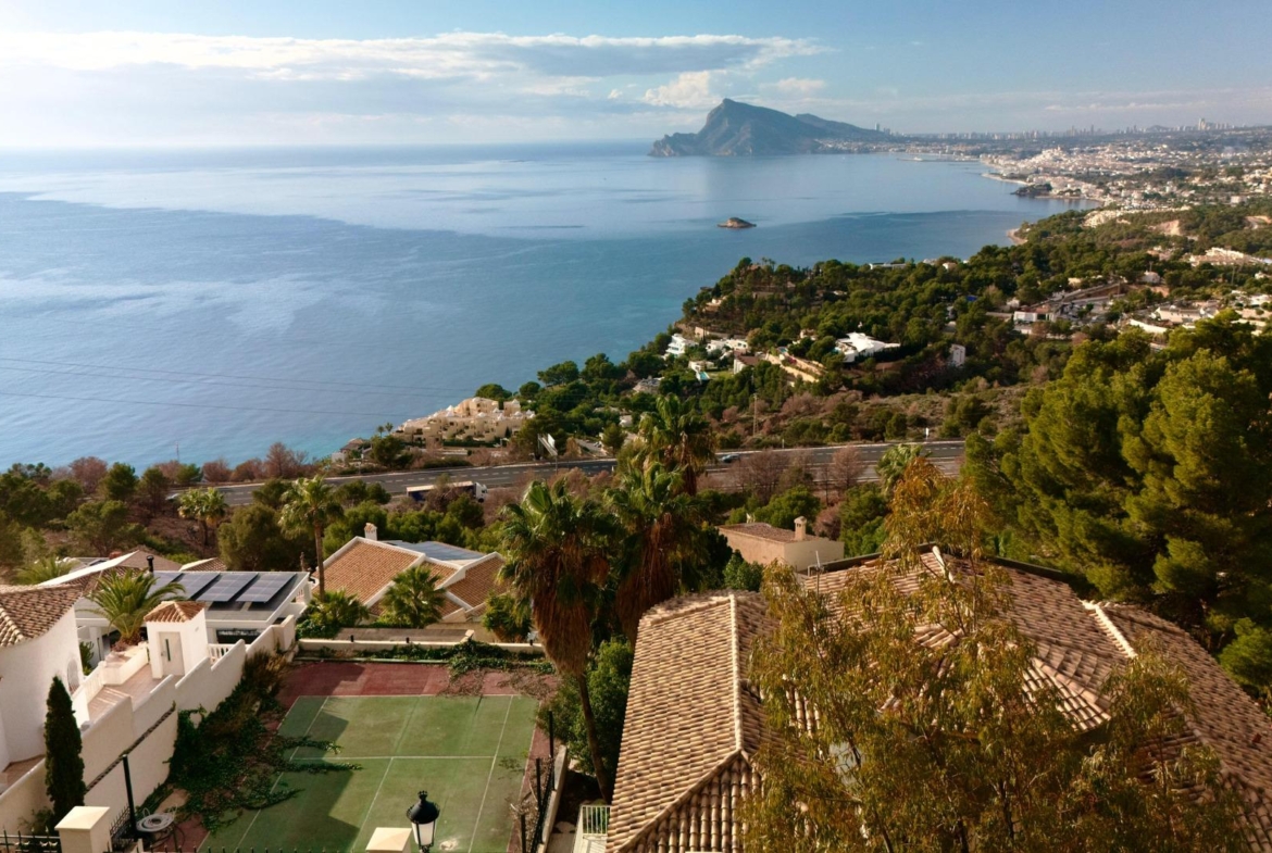 Mediterranean Luxury in Altea Hills: Exclusive Property with Spectacular Views and Unique Spaces