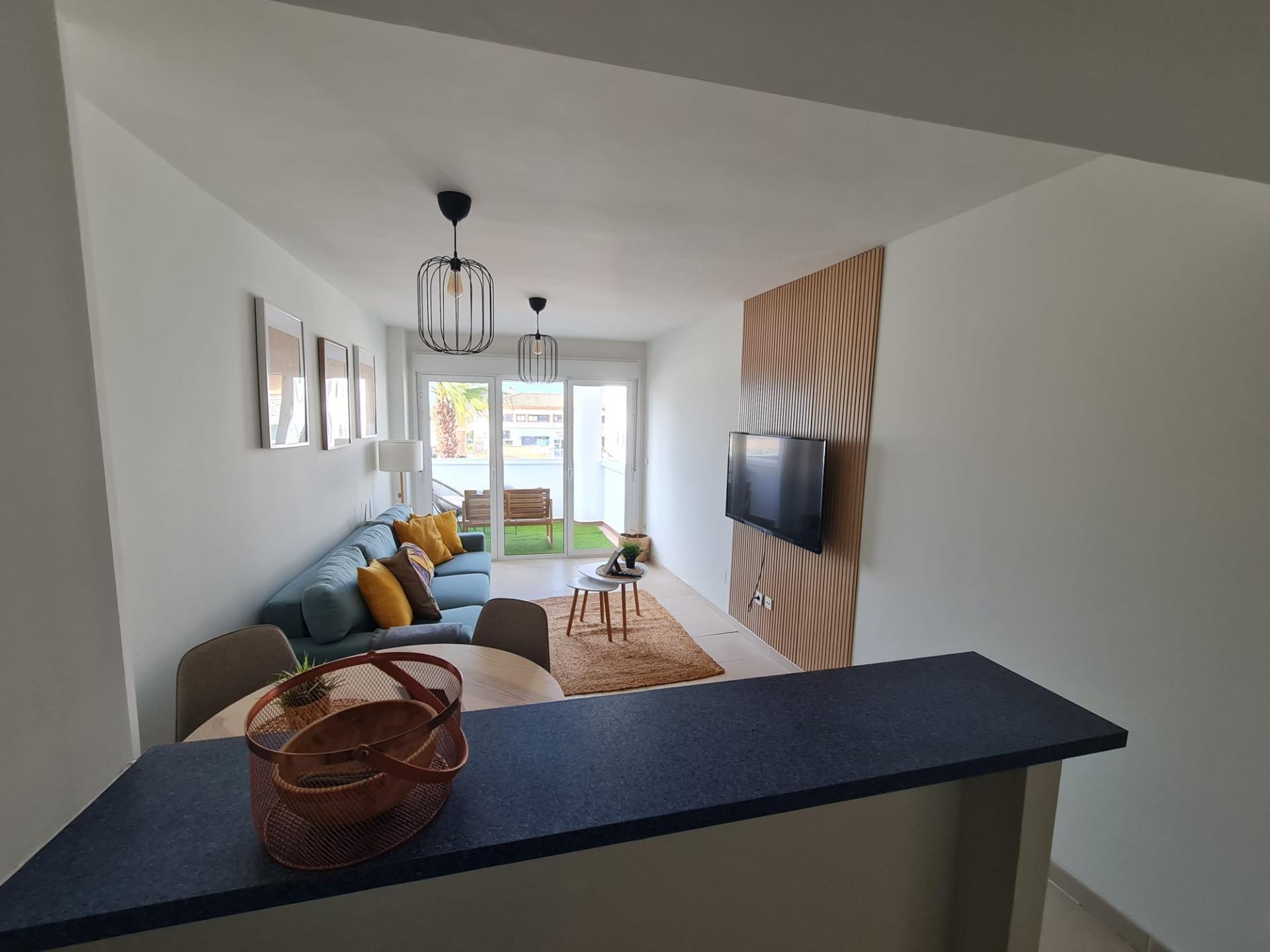 SEMINUEVO APARTAMENTO EN ORIHUELA COSTA DE 2 DORM. 2 BAÑOS. PARKING INCLUIDO. PISCINA COMUNITARIA.