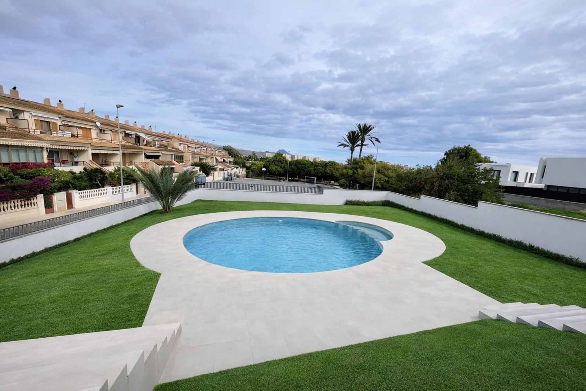 Exclusiva Vivienda Unifamiliar de Lujo en La Font – Entrega Prevista Septiembre 2025