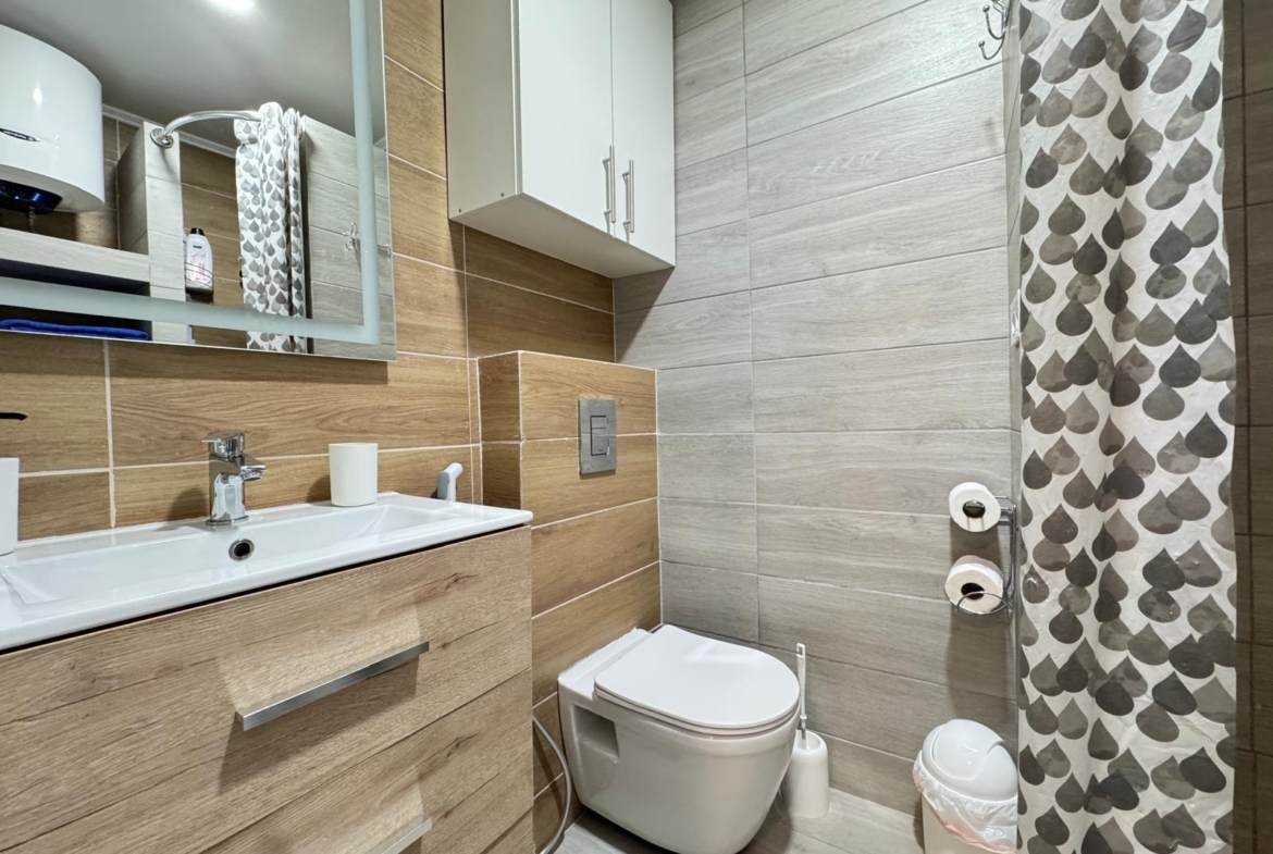 2 BAÑOS. 65 M2. SECADO POR DOS ESTUDIOS PARA ALQUILAR