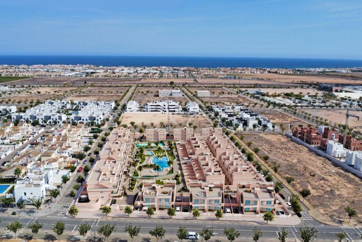 BUNGALOWS DE OBRA NUEVA EN PILAR DE LA HORADADA CON JARDIN DE 57 M2 Y TERRAZA DE 33 M2. GARAJE INCLUIDO. 3 DORM. 2 BAÑOS.