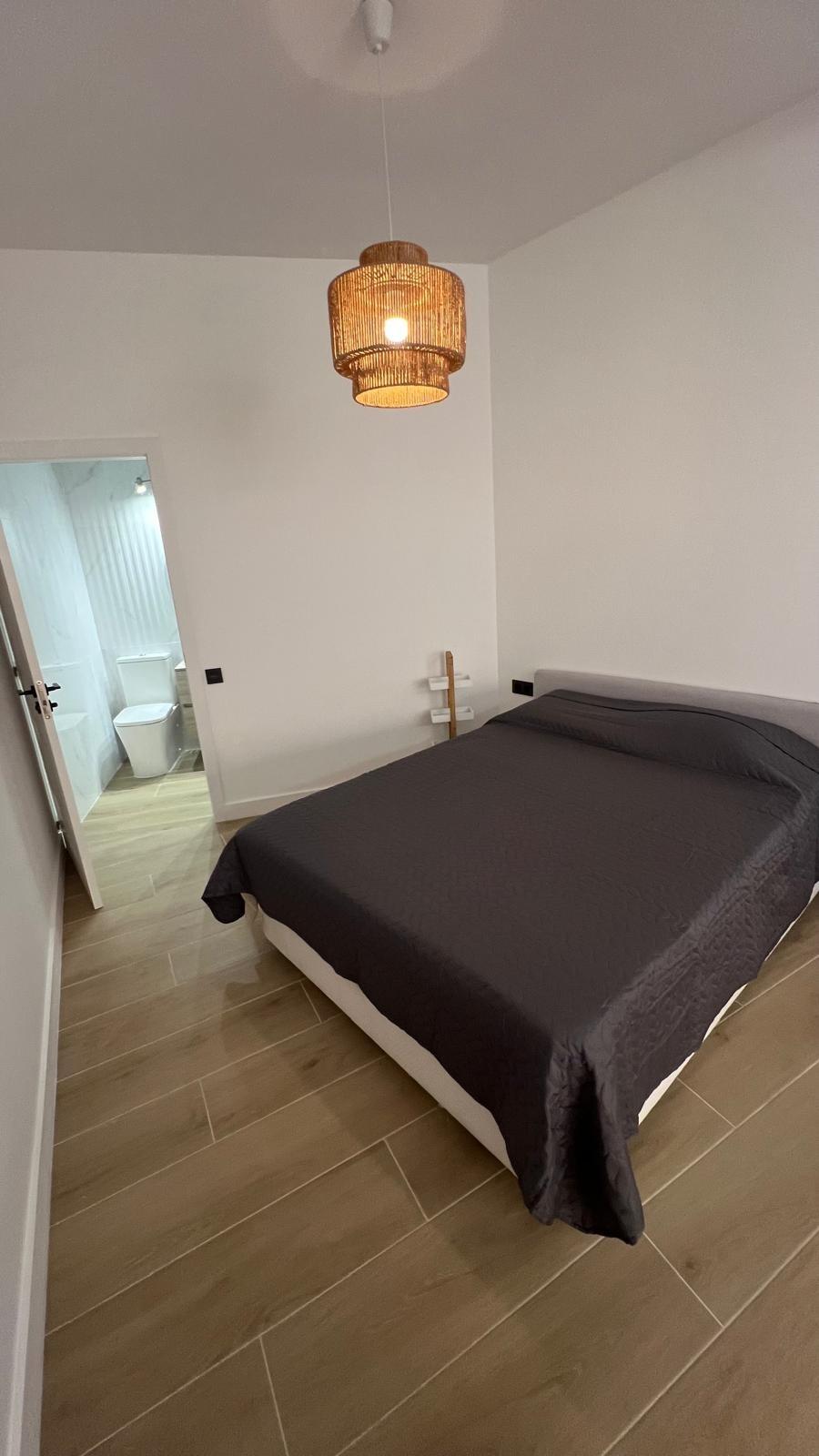 3-6-187 REFORMADO ESTUDIO A 300 METROS DE PLAYA LA MATA. CON SUPERFICIE 32 M2.