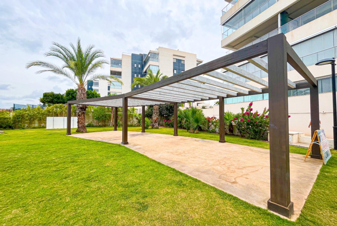 APARTAMENTO EN RESIDENCIAL GREEN HILS DE 2 DORM. 2 BAÑOS. PARKING INCLUIDO. PISCINA. GYM. SUPERFICIE 93 M2.