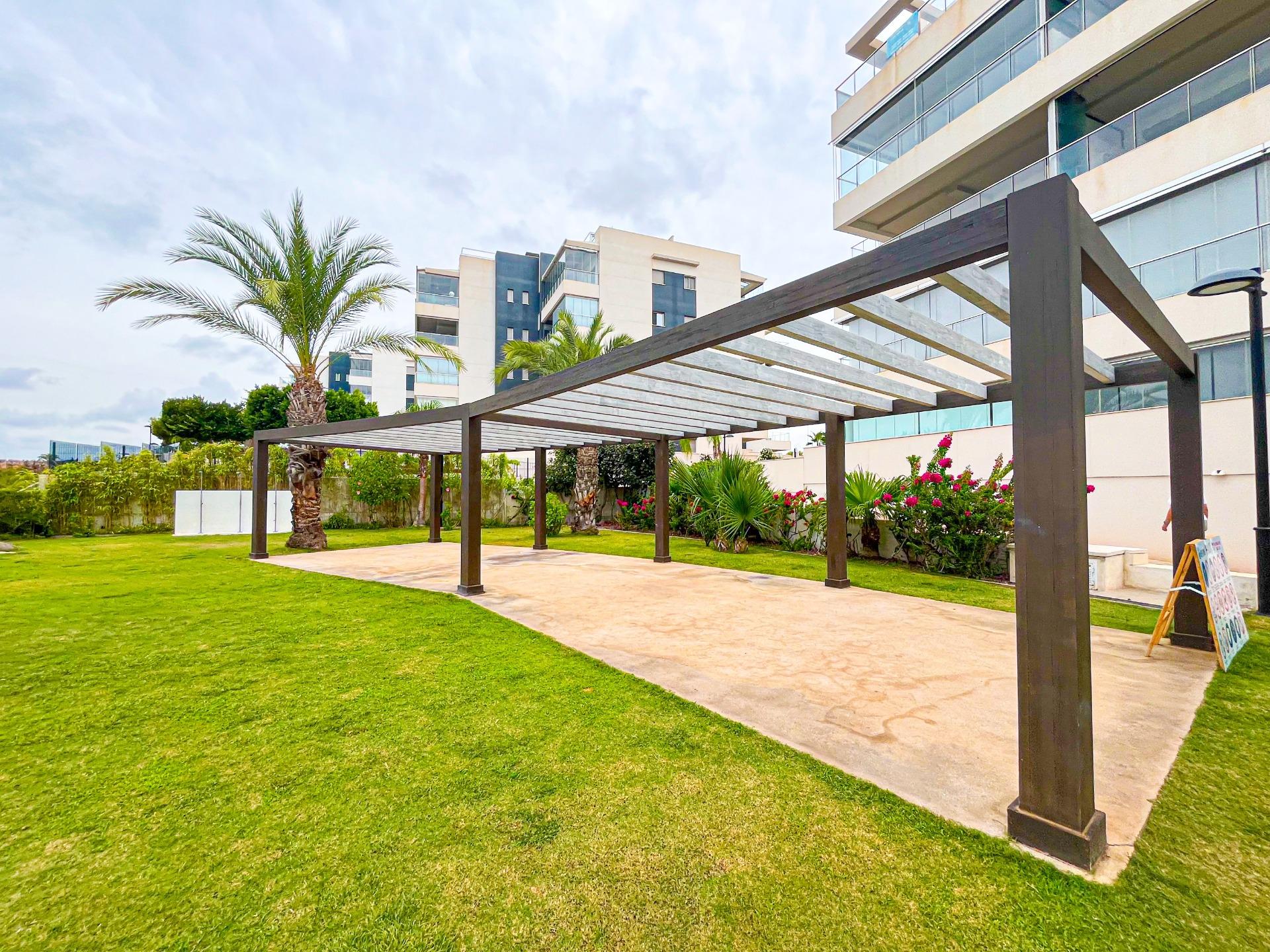 3-6-190 APARTAMENTO EN RESIDENCIAL GREEN HILS DE 2 DORM. 2 BAÑOS. PARKING INCLUIDO. PISCINA. GYM. SUPERFICIE 93 M2.