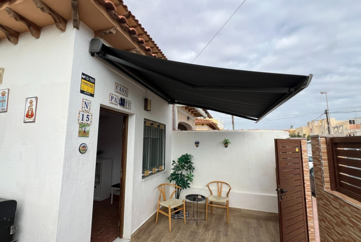 🏡 Your lakeside home with ☀️ solarium and 🌿 private garden in Torrevieja!