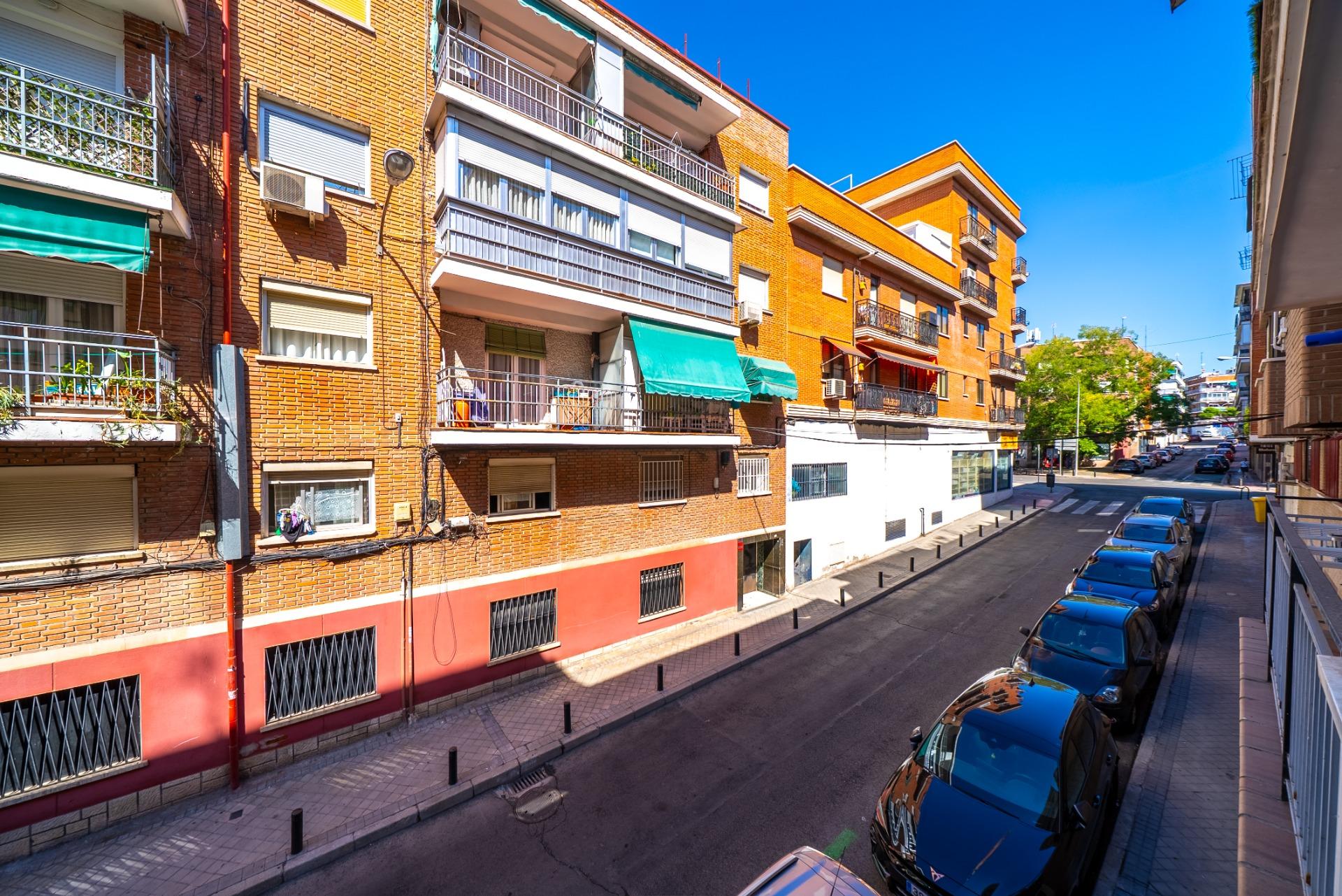 3-6-202 BRIGHT EXTERIOR APARTMENT IN CIUDAD LINEAL