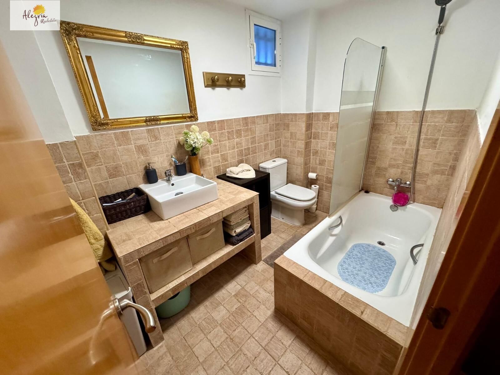Se vende piso al lado del mar