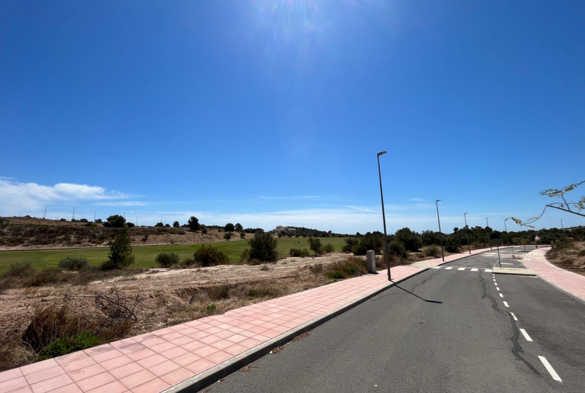 Parcela edificable junto a Puig Campana Golf