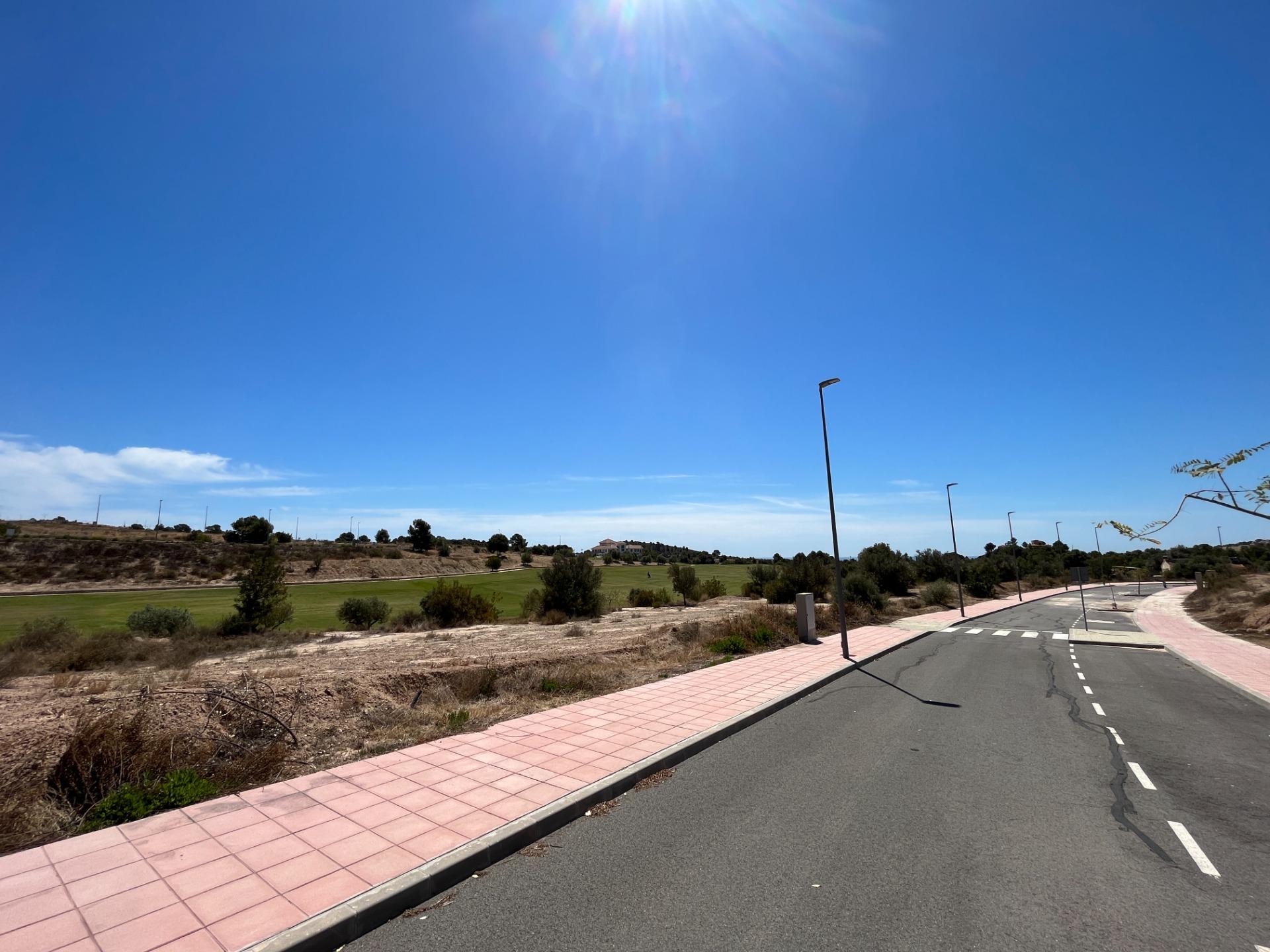 Parcela edificable junto a Puig Campana Golf