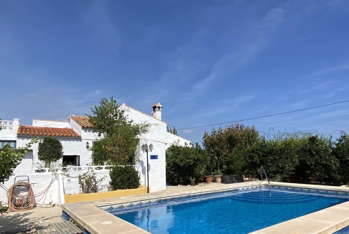 LOVELY  VILLA IN ALFAS DEL PI