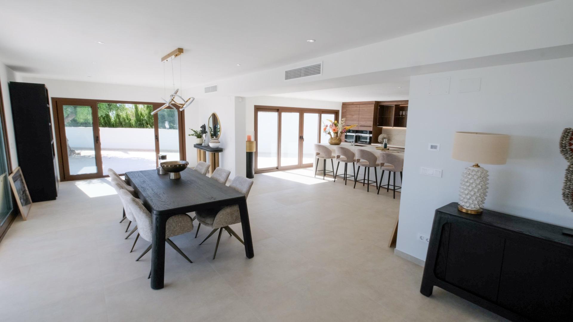 3-6-60 “Stunning Villa with scenic views to the sea and valle in Altea”