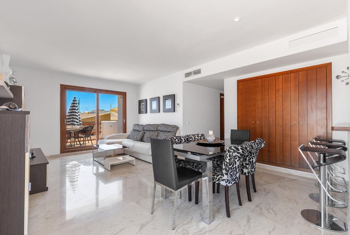 “LA RECOLETA” ATICO CON TRES TERRAZAS. GARAJE+TRASTERO. 2 DORM. 2 BAÑOS. 201 M2. PISCINAS.
