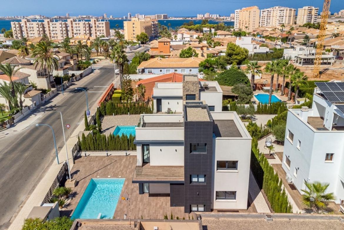 OBRA NUEVA EN LA MANGA. VILLA DE LUJO. 3 DORM. 3 BAÑOS. 440 PARCELA. PISCINA PROPIA.PLAYA A 350M