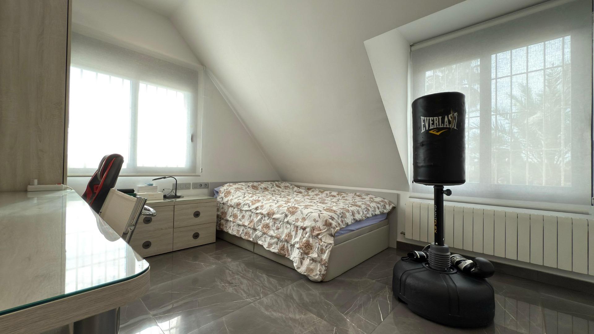 3-60-6 Detached villa with private pool and large plot