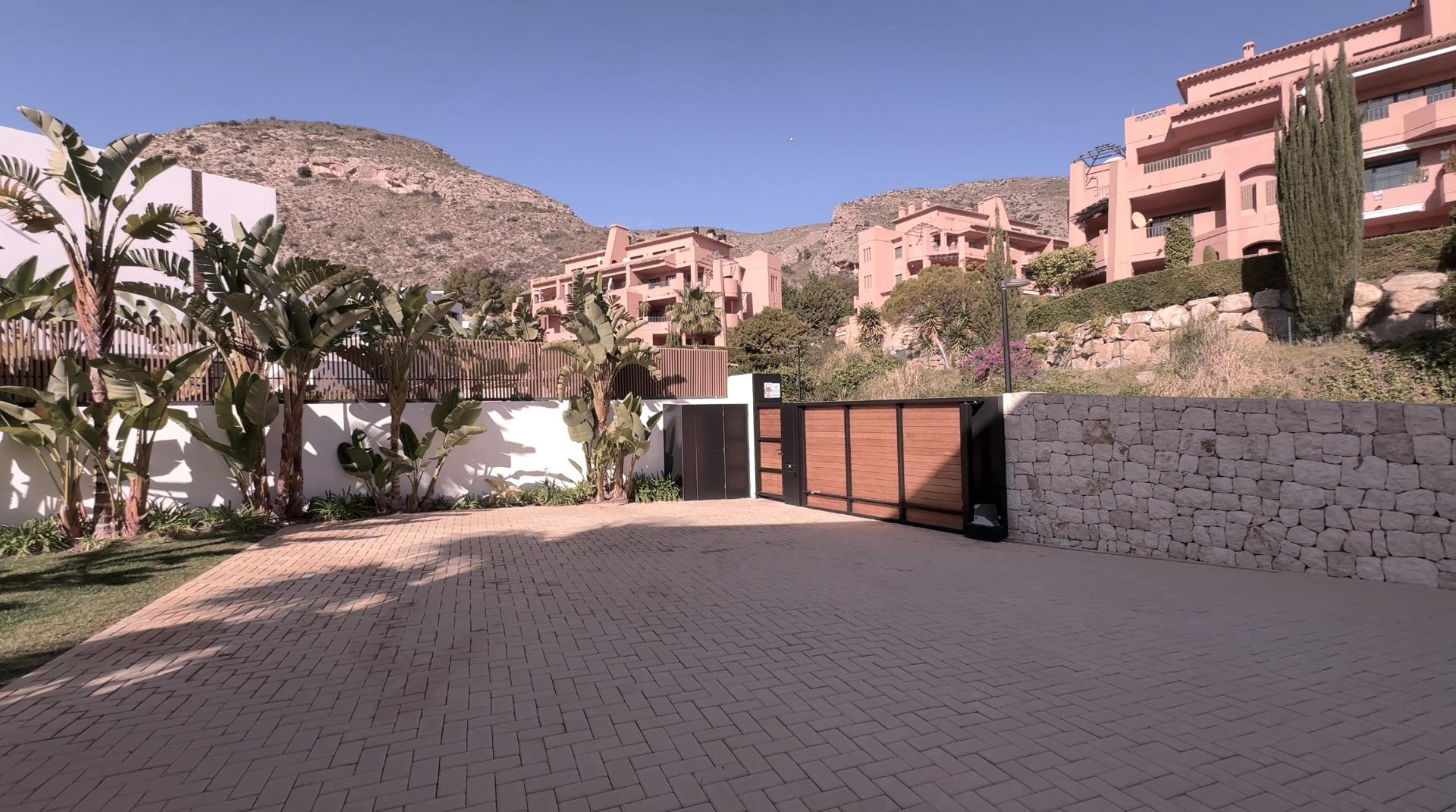 3-60-8 Unique Villa in Sierra Cortina