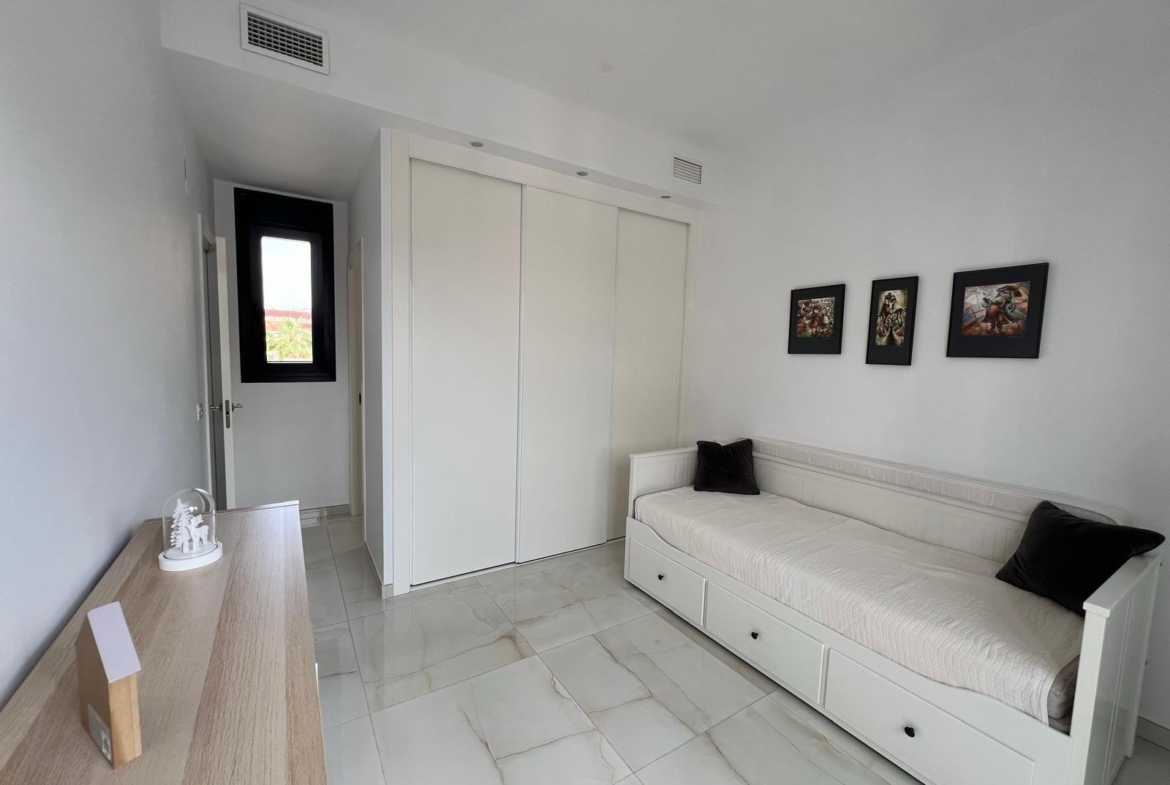 VILLA DE LUJO EN LOMAS DE CABO ROIG CON PISCINA PRIVADA Y PARCELA DE 200 M2. 3 DORM. 3 BAÑOS.