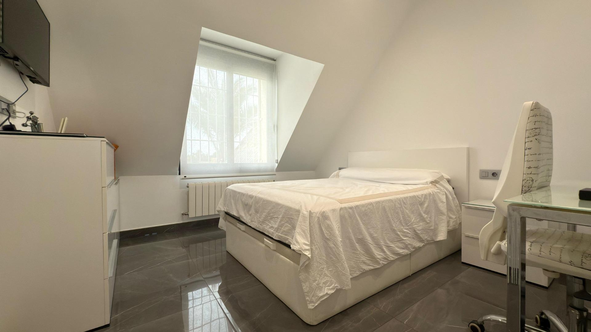 3-61-6 Detached villa with private pool and large plot