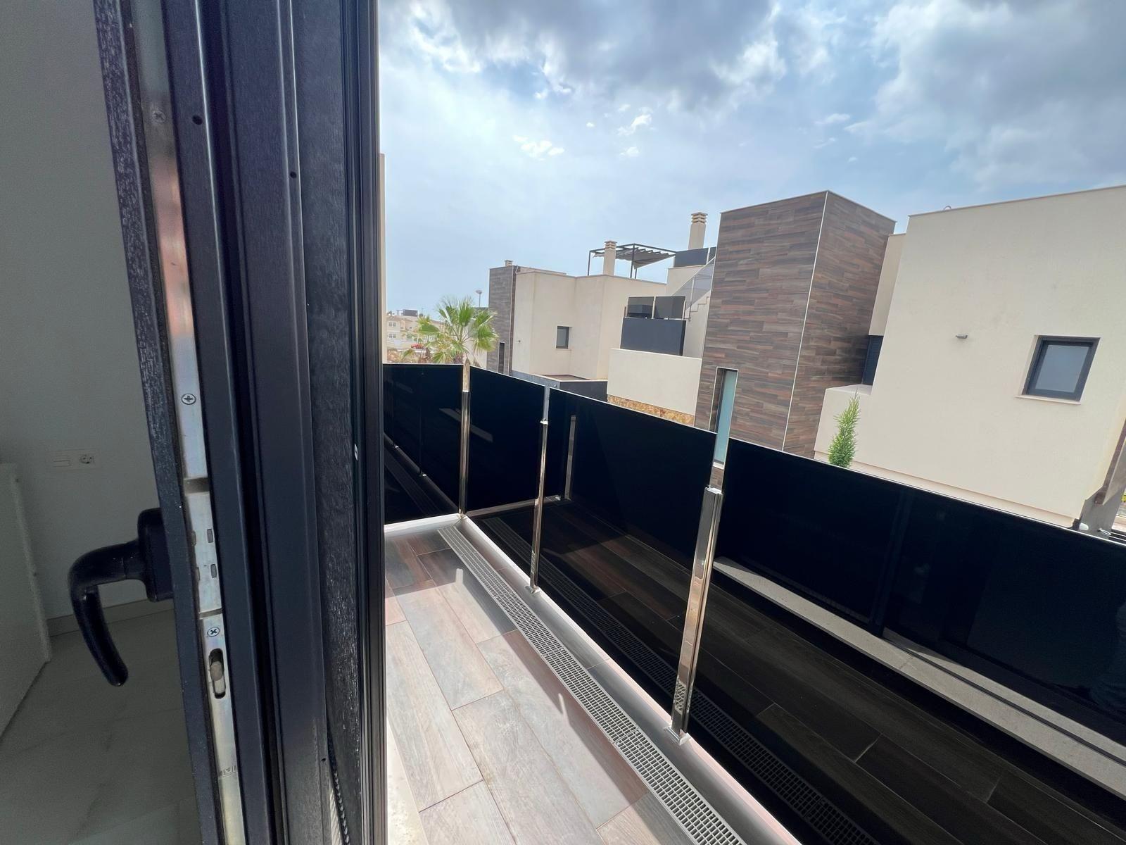 3-61-9 VILLA DE LUJO EN LOMAS DE CABO ROIG CON PISCINA PRIVADA Y PARCELA DE 200 M2. 3 DORM. 3 BAÑOS.