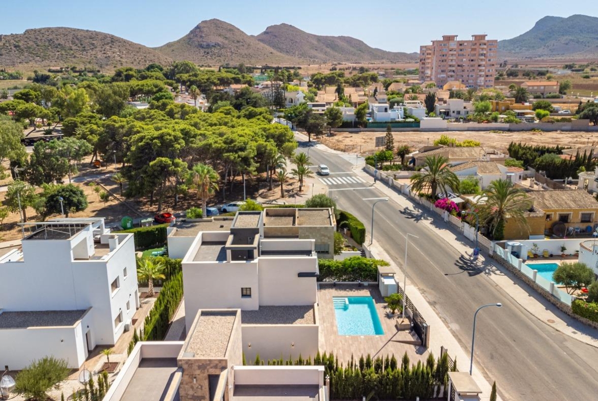 OBRA NUEVA EN LA MANGA. VILLA DE LUJO. 3 DORM. 3 BAÑOS. 440 PARCELA. PISCINA PROPIA.PLAYA A 350M