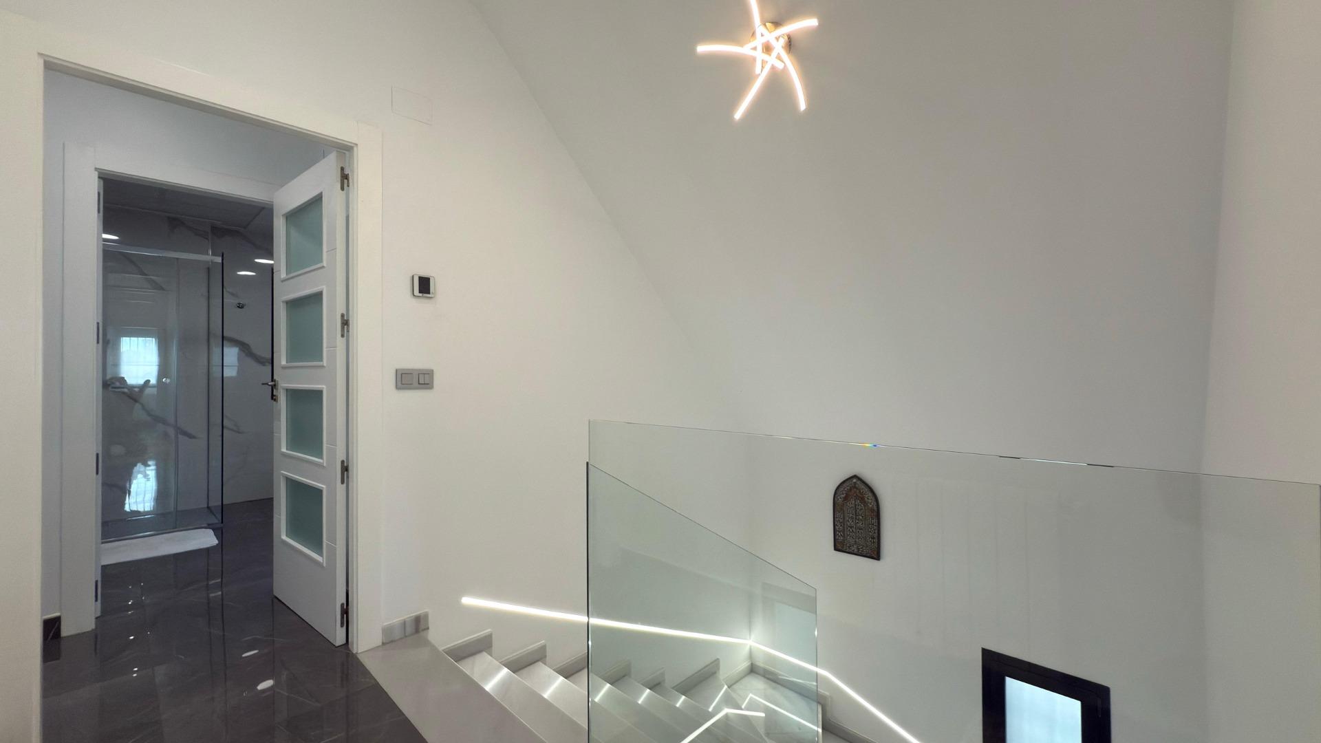 3-62-6 Detached villa with private pool and large plot