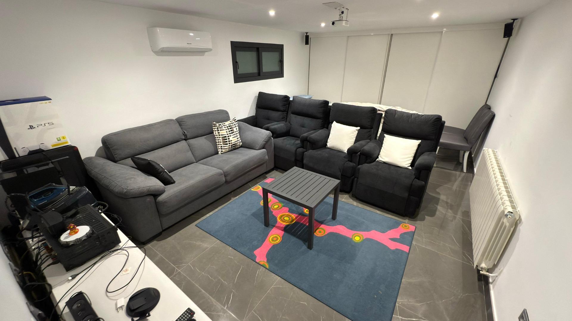 3-66-3 Detached villa with private pool and large plot