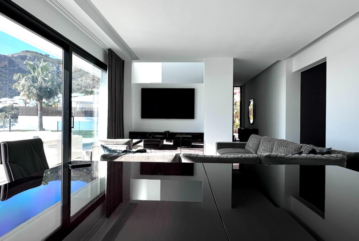 Unique Villa in Sierra Cortina