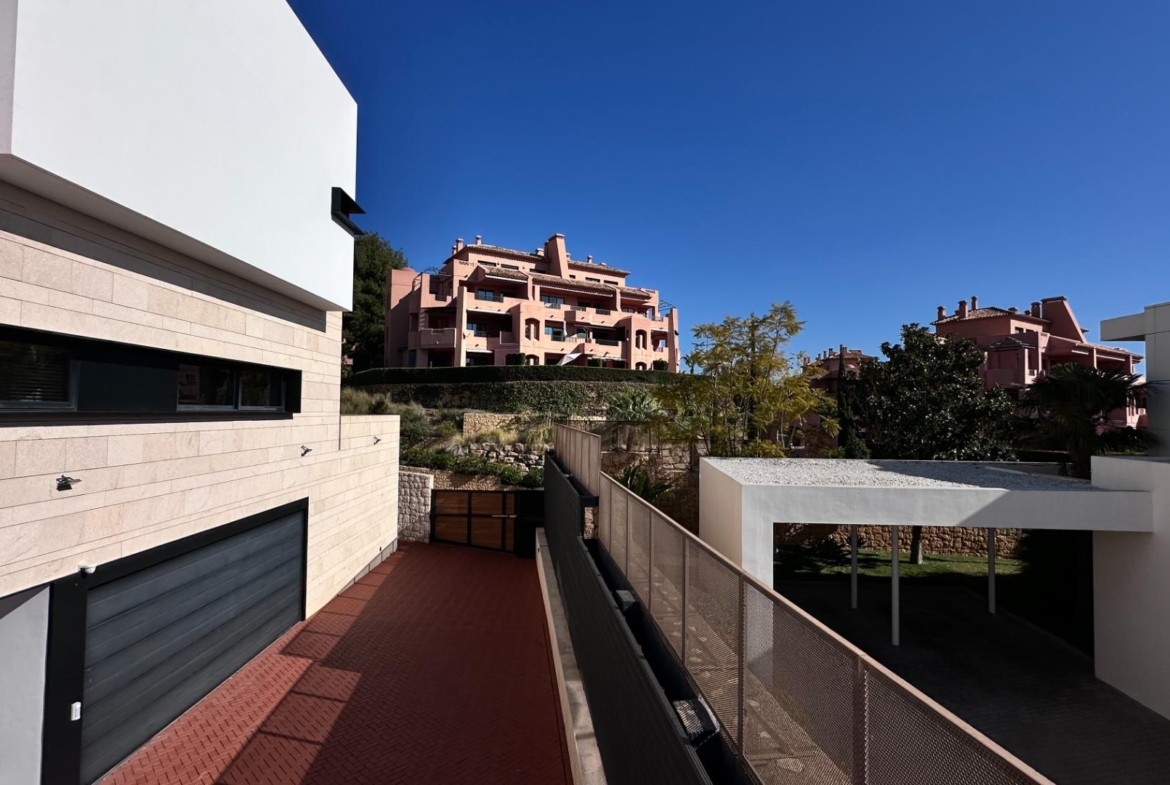 Unique Villa in Sierra Cortina