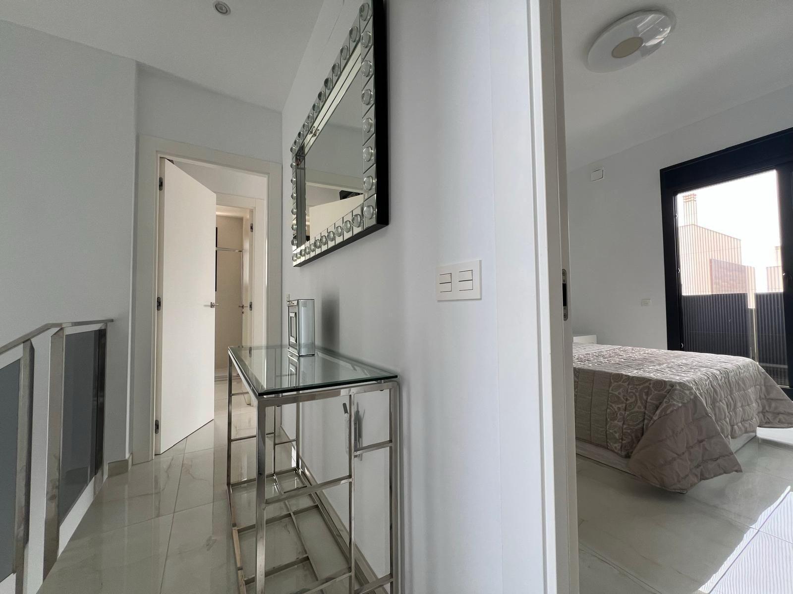 3-68-5 VILLA DE LUJO EN LOMAS DE CABO ROIG CON PISCINA PRIVADA Y PARCELA DE 200 M2. 3 DORM. 3 BAÑOS.