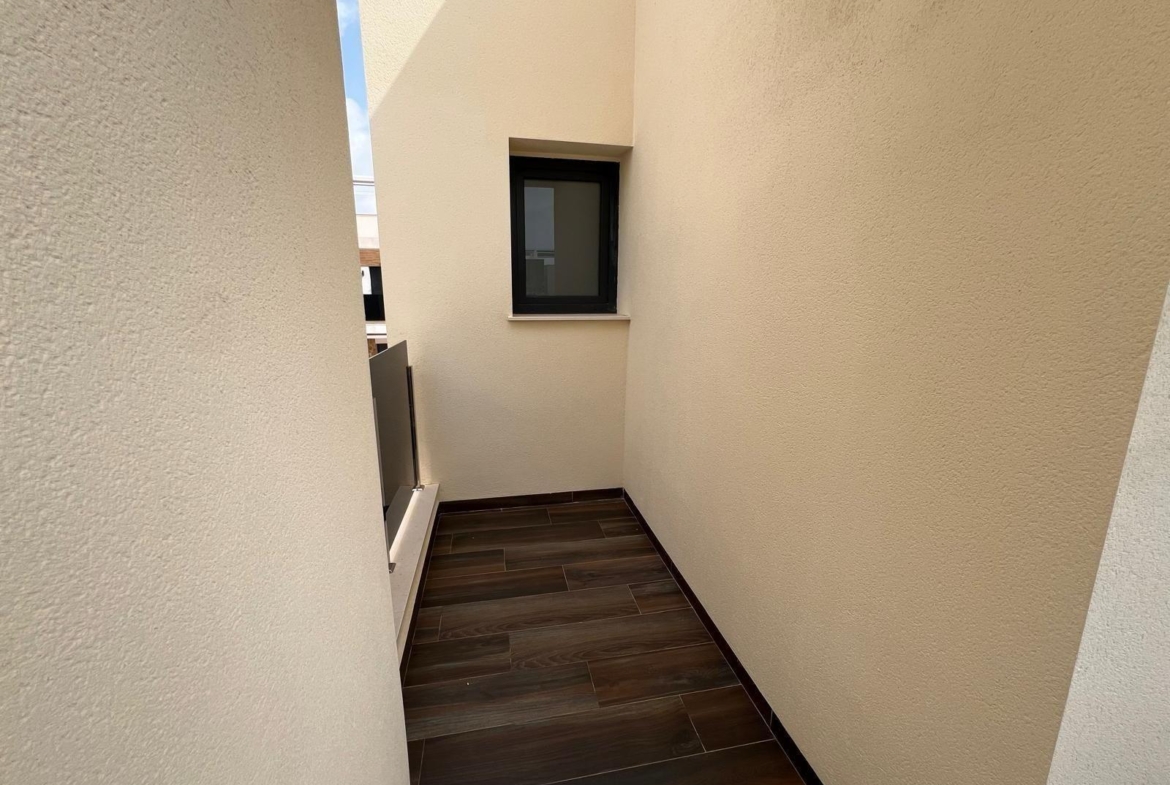 VILLA DE LUJO EN LOMAS DE CABO ROIG CON PISCINA PRIVADA Y PARCELA DE 200 M2. 3 DORM. 3 BAÑOS.