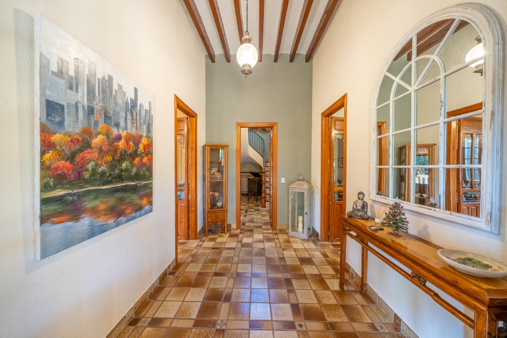 3-7-114 Rustic Oasis: Large House with Land All the Amenities