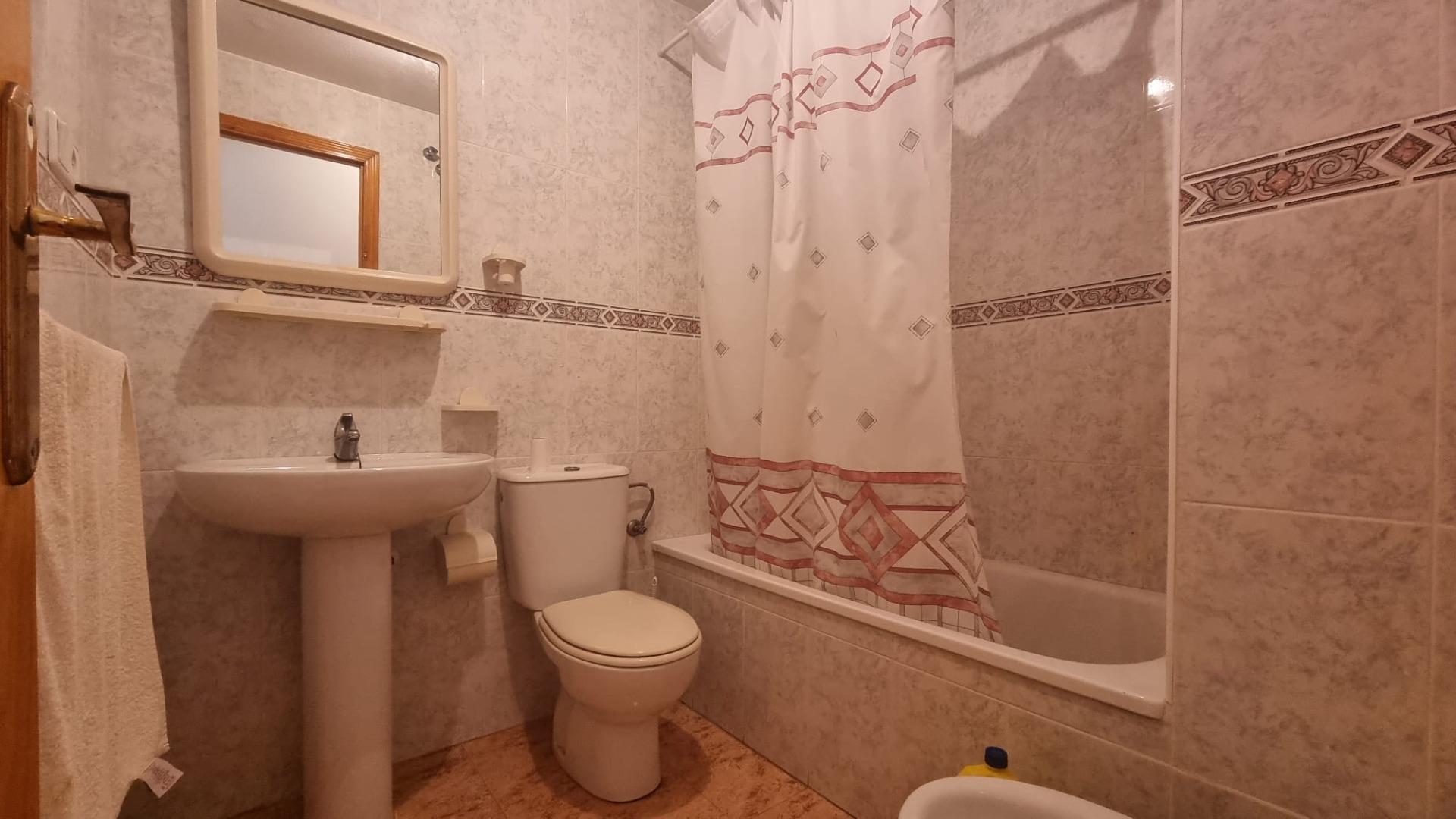 3-7-149 Apartamento semi-nuevo en la zona mas demandada de Torrevieja !