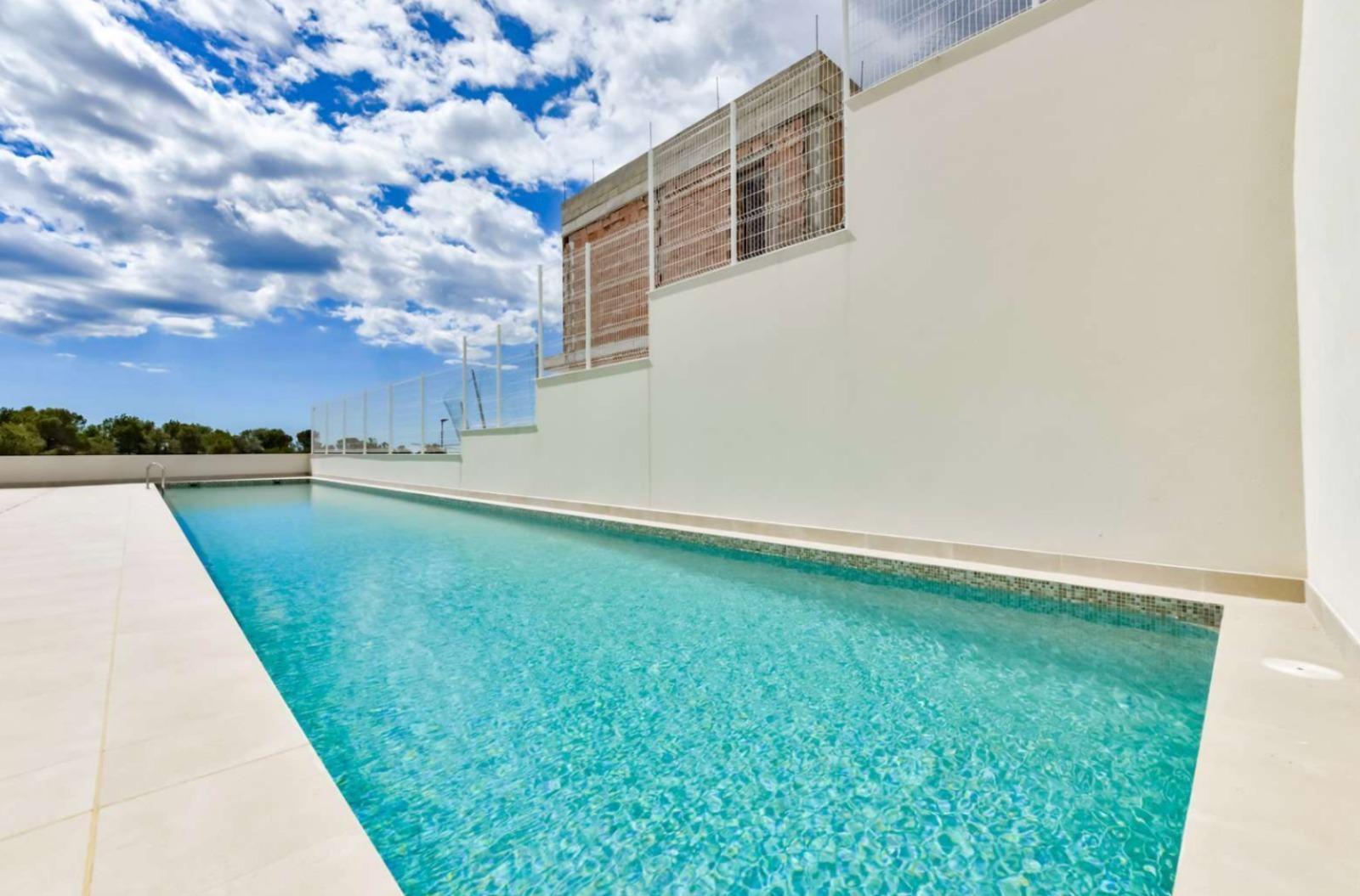 Nieuw gebouwde villa in Golf Bahía Luxe, ruimte en energie-efficiëntie