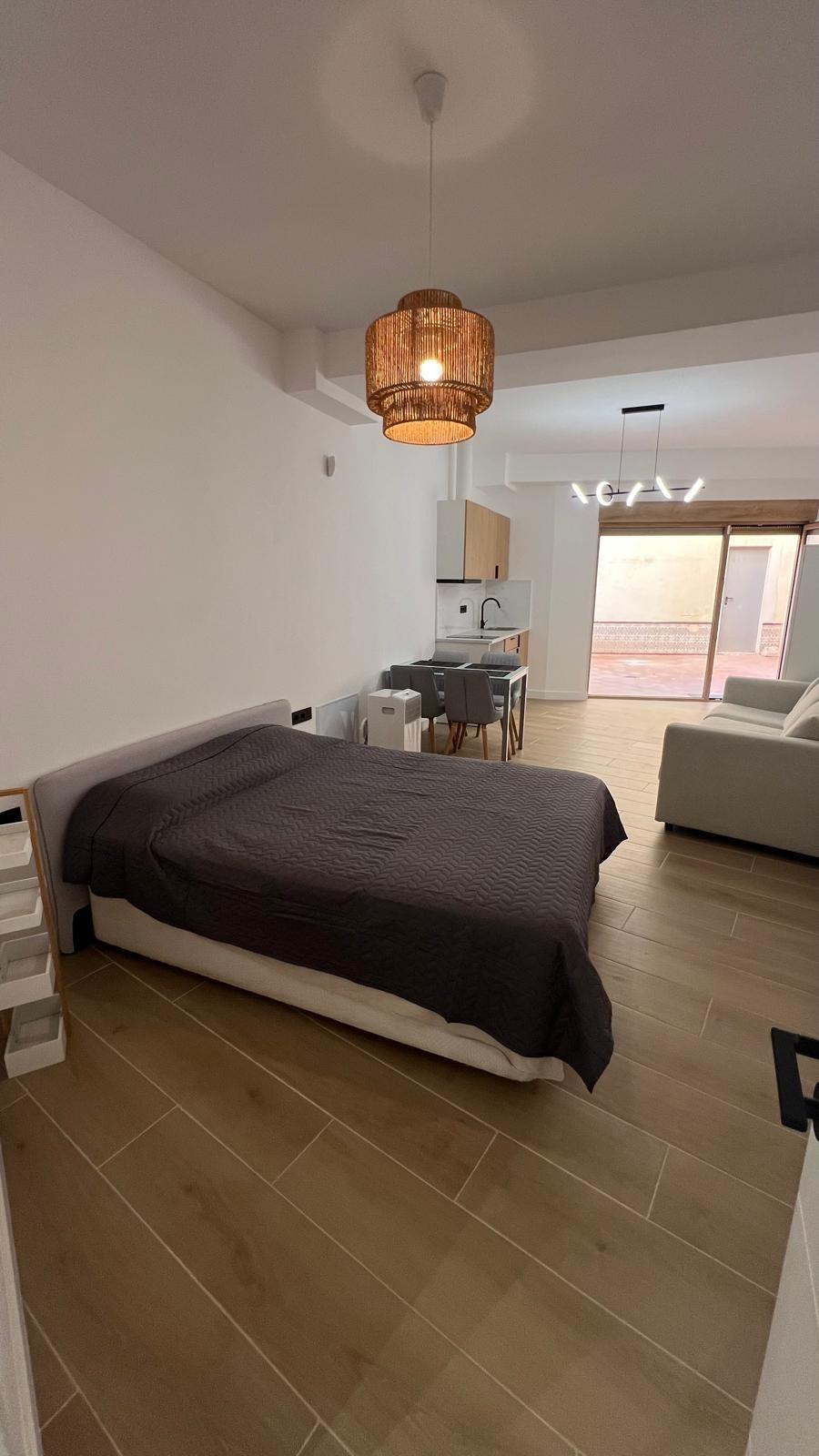 3-7-185 REFORMADO ESTUDIO A 300 METROS DE PLAYA LA MATA. CON SUPERFICIE 32 M2.