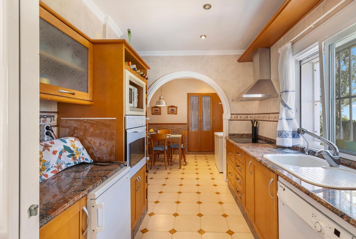 VILLA EN PUNTA PRIMA A 100 METROS DE PLAYA CON SUPERFICIE 212 M2. CON PARCELA DE 442 M2. CON PISCINA PRIVADA.