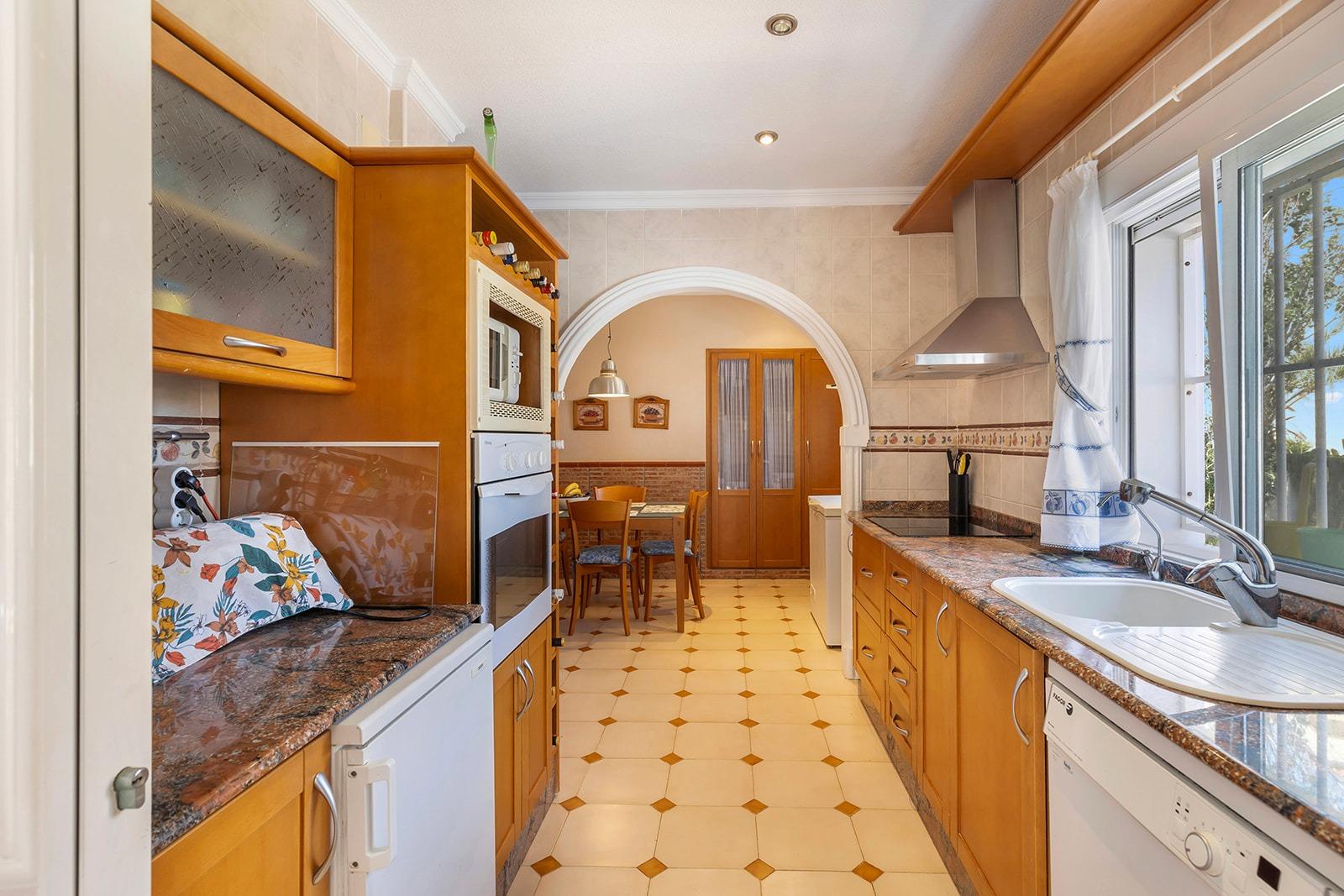 VILLA EN PUNTA PRIMA A 100 METROS DE PLAYA CON SUPERFICIE 212 M2. CON PARCELA DE 442 M2. CON PISCINA PRIVADA.