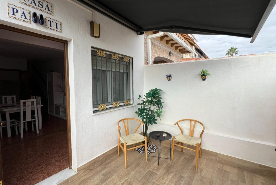 🏡 Your lakeside home with ☀️ solarium and 🌿 private garden in Torrevieja!