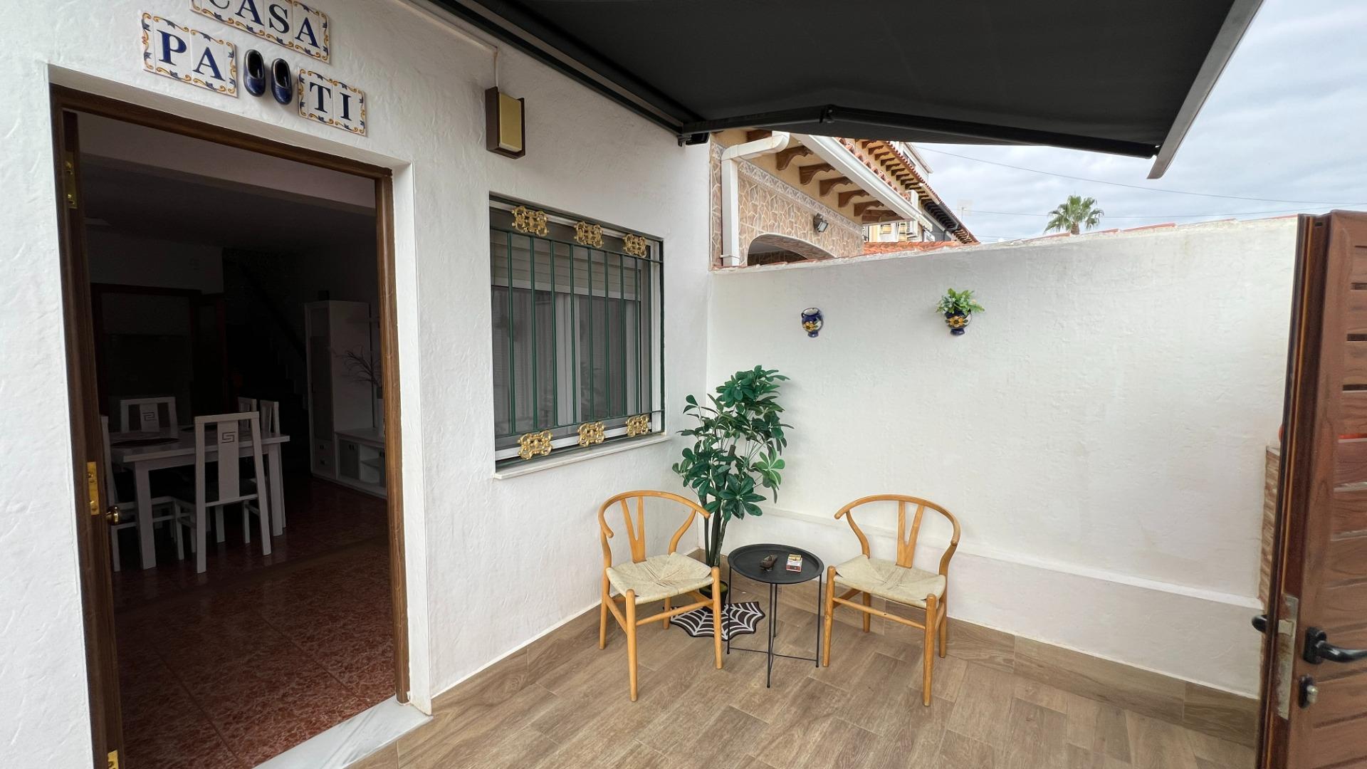 🏡 Your lakeside home with ☀️ solarium and 🌿 private garden in Torrevieja!