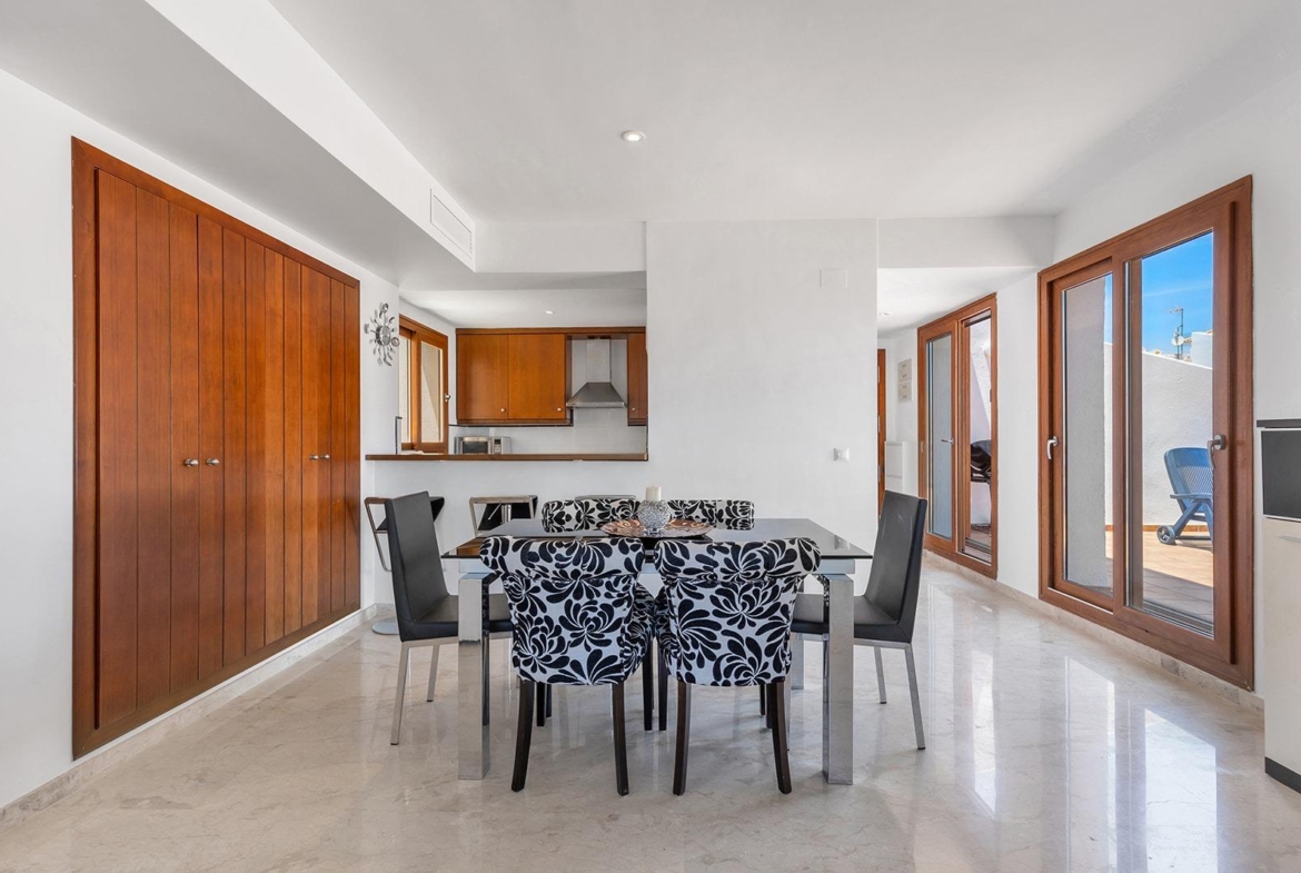 “LA RECOLETA” ATICO CON TRES TERRAZAS. GARAJE+TRASTERO. 2 DORM. 2 BAÑOS. 201 M2. PISCINAS.