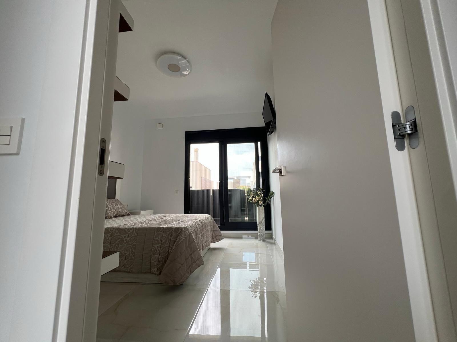 3-70-5 VILLA DE LUJO EN LOMAS DE CABO ROIG CON PISCINA PRIVADA Y PARCELA DE 200 M2. 3 DORM. 3 BAÑOS.