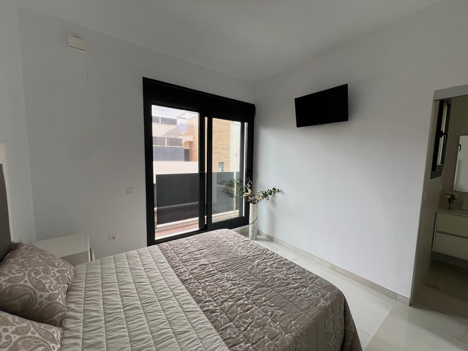 3-71-4 VILLA DE LUJO EN LOMAS DE CABO ROIG CON PISCINA PRIVADA Y PARCELA DE 200 M2. 3 DORM. 3 BAÑOS.