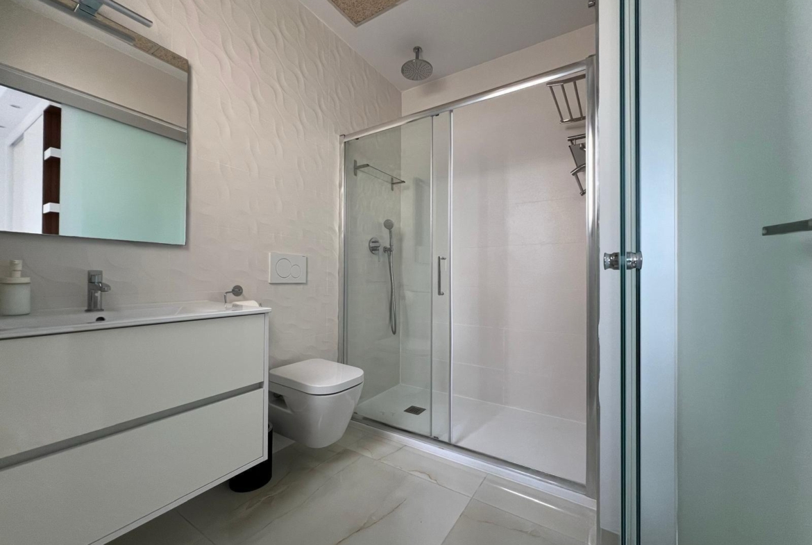 VILLA DE LUJO EN LOMAS DE CABO ROIG CON PISCINA PRIVADA Y PARCELA DE 200 M2. 3 DORM. 3 BAÑOS.