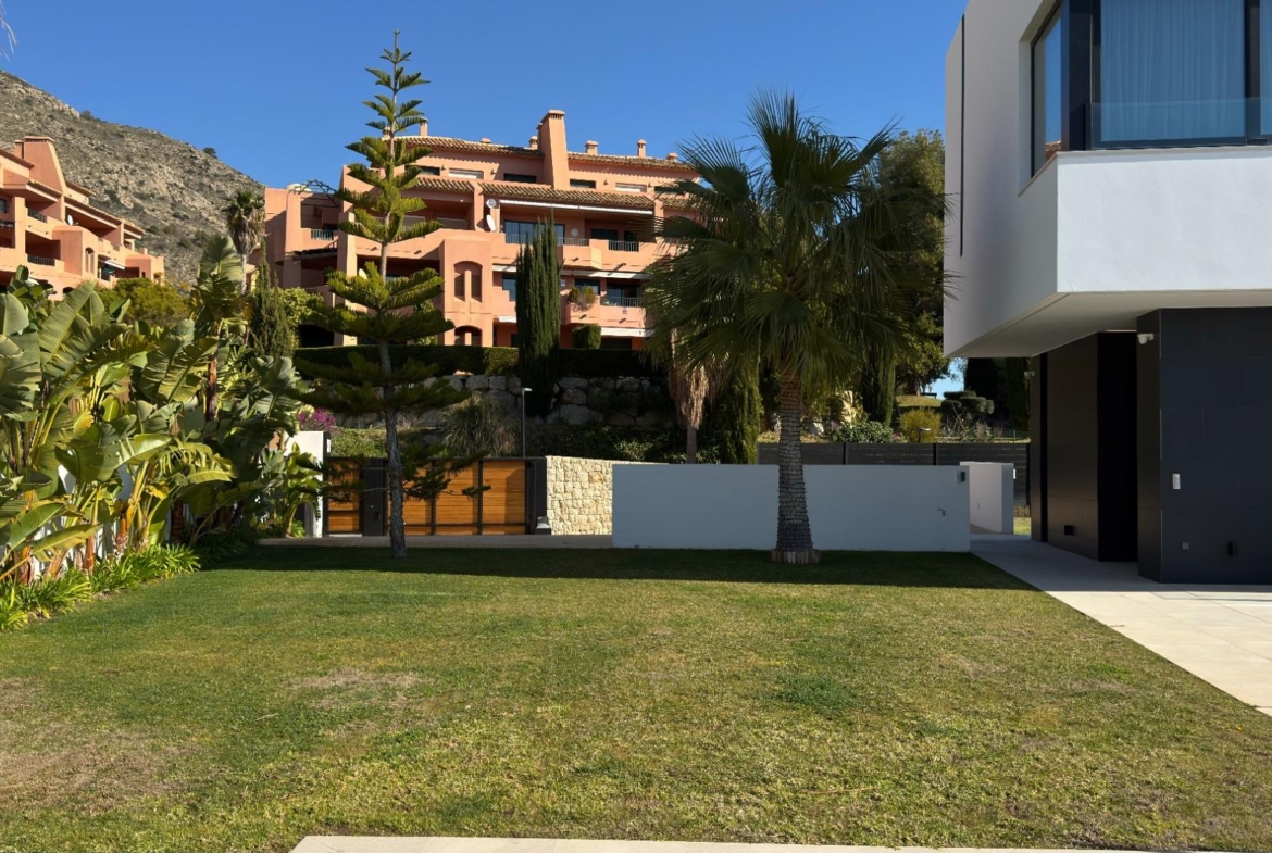 Unique Villa in Sierra Cortina