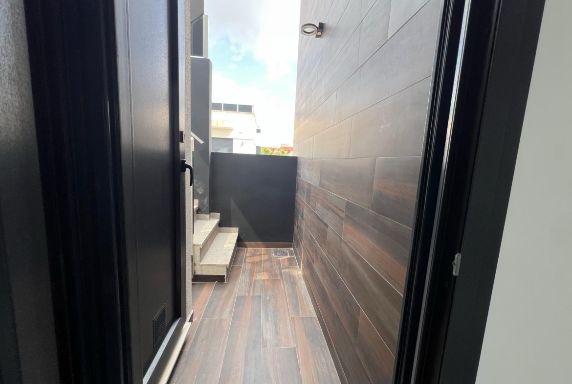 VILLA DE LUJO EN LOMAS DE CABO ROIG CON PISCINA PRIVADA Y PARCELA DE 200 M2. 3 DORM. 3 BAÑOS.