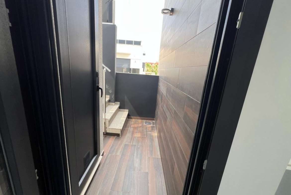 VILLA DE LUJO EN LOMAS DE CABO ROIG CON PISCINA PRIVADA Y PARCELA DE 200 M2. 3 DORM. 3 BAÑOS.
