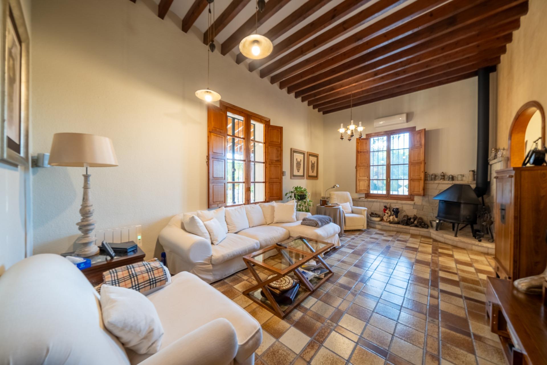 3-8-109 Rustic Oasis: Large House with Land All the Amenities