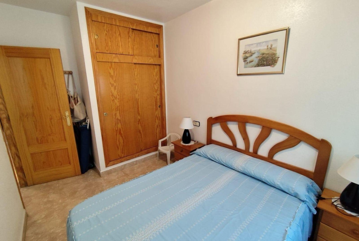 ADOSADO DE 3 DORM. 2 BAÑOS EN LOS ALCAZARES. A 500 METROS DE LA PLAYA. PARCELA. SOLARIUM.
