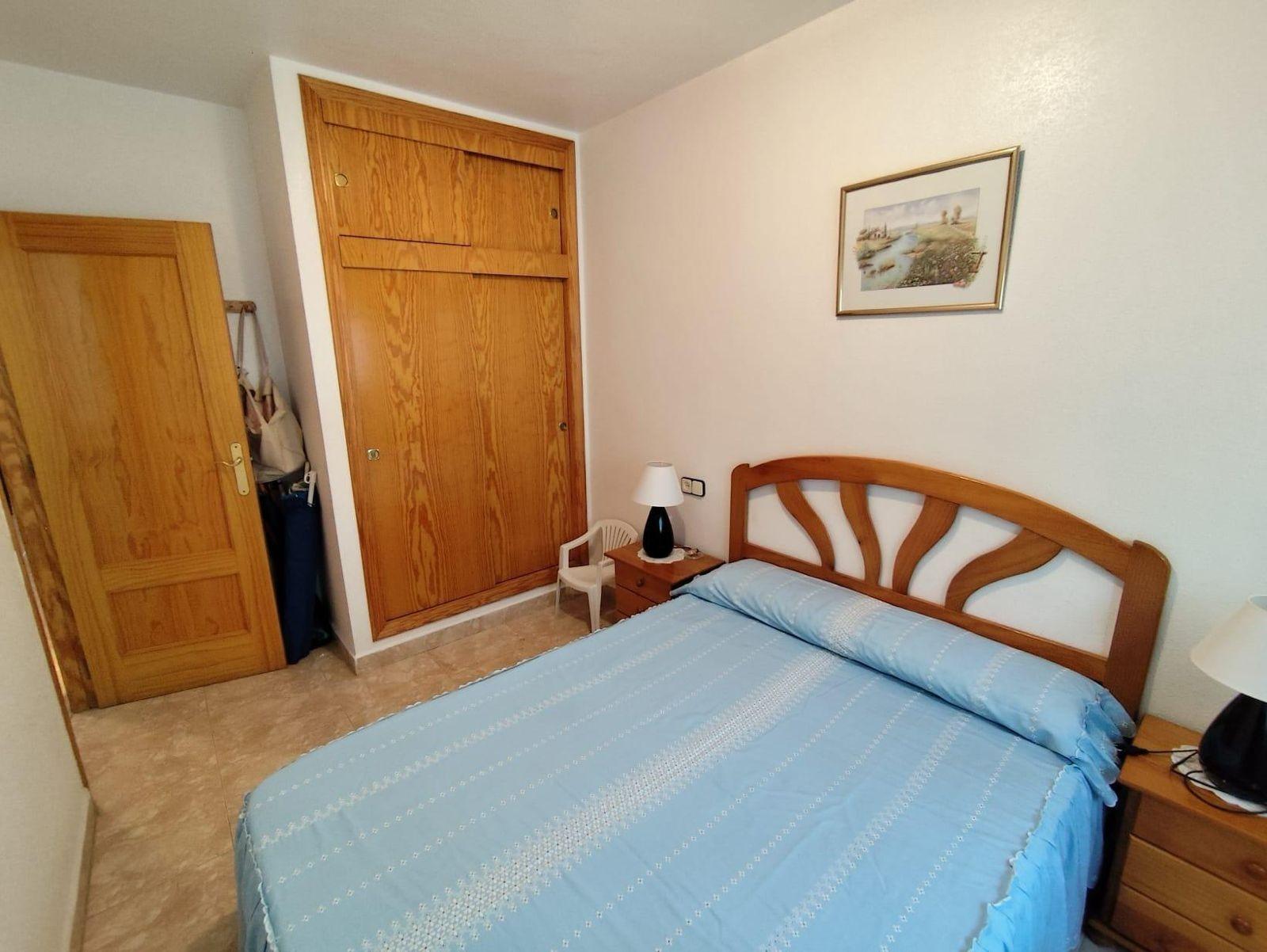 ADOSADO DE 3 DORM. 2 BAÑOS EN LOS ALCAZARES. A 500 METROS DE LA PLAYA. PARCELA. SOLARIUM.