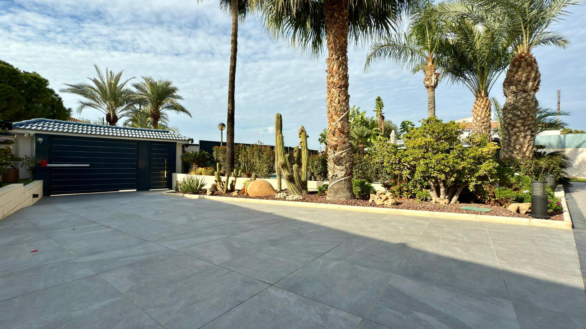 3-8-116 Detached villa with private pool and large plot